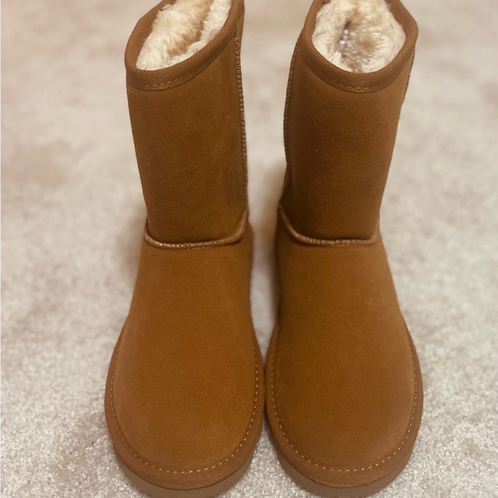 Boots! Never worn!!! - Picture 2 of 3
